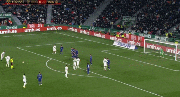 Elche vượt lên dẫn 1-0