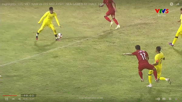 Pha bóng chạm tay của Haiqal Pha bóng chạm tay của Haiqal