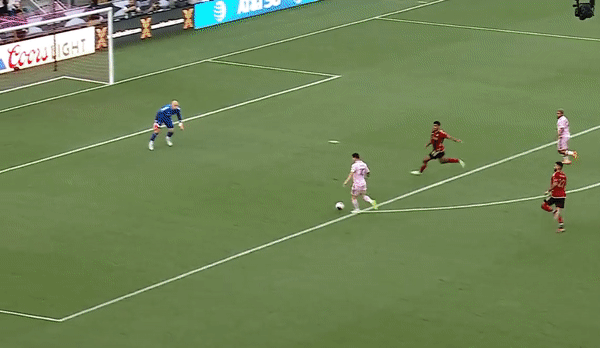 Bàn mở tỷ số của Messi