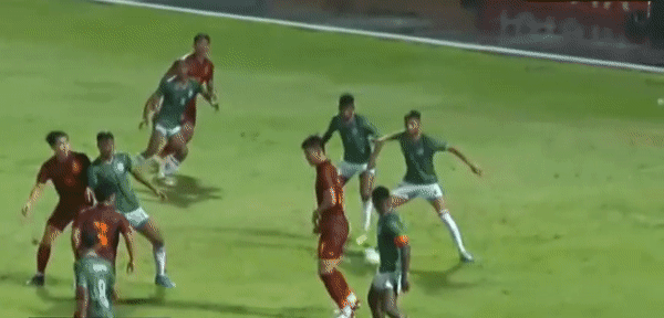 Thắng dễ U23 Bangladesh, U23 Thái Lan cạnh tranh ngôi đầu bảng với U23 Malaysia ảnh 9 Thắng dễ U23 Bangladesh, U23 Thái Lan cạnh tranh ngôi đầu bảng với U23 Malaysia ảnh 9
