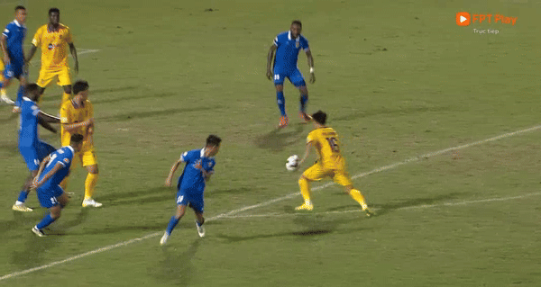 Quảng Nam và SLNA níu chân nhau trong cuộc đua trụ hạng ảnh 8 Quảng Nam và SLNA níu chân nhau trong cuộc đua trụ hạng ảnh 8