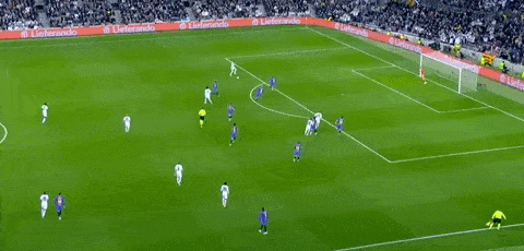 Kostic chấm dứt hy vọng của Barca