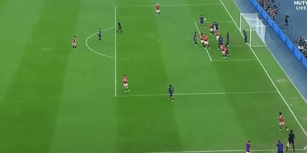 Hoàng Đức, Duy Mạnh và đồng đội đánh bại các ngôi sao MU ảnh 13