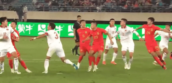 Thử nghiệm cầu thủ trẻ, ĐT Việt Nam thất bại 0-2 trước ĐT Trung Quốc ảnh 9 Thử nghiệm cầu thủ trẻ, ĐT Việt Nam thất bại 0-2 trước ĐT Trung Quốc ảnh 9