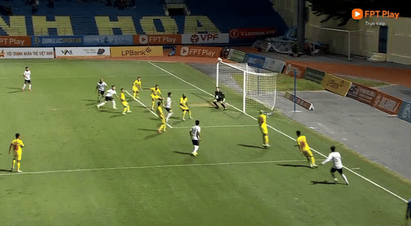 Thắng tối thiểu SHB Đà Nẵng, Đông Á Thanh Hoá tiếp tục dẫn đầu LPBank V-League ảnh 6