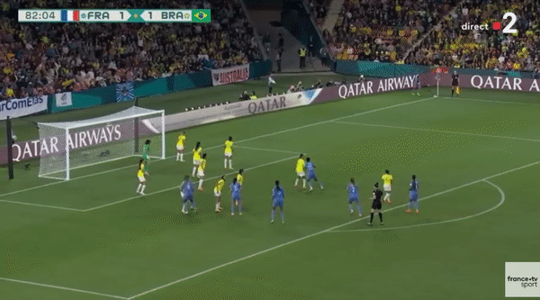 Bàn ấn định tỷ số 2-1 của Pháp