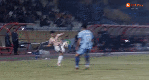 Quang Hải ghi bàn, GĐKT Trần Tiến Đại nhận thẻ đỏ trong ngày CAHN đại thắng Bình Dương ảnh 7