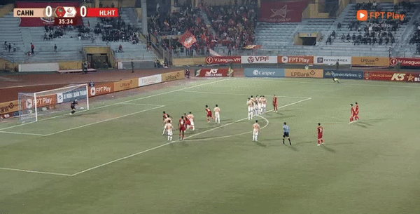 Quang Hải tỏa sáng phút bù giờ, CAHN thoát thua trên sân nhà ảnh 12 Quang Hải tỏa sáng phút bù giờ, CAHN thoát thua trên sân nhà ảnh 12