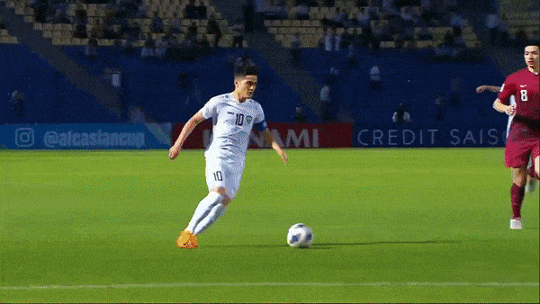 Erkinov có cái chân trái rất lợi hại, thường xuyên mang đến khác biệt