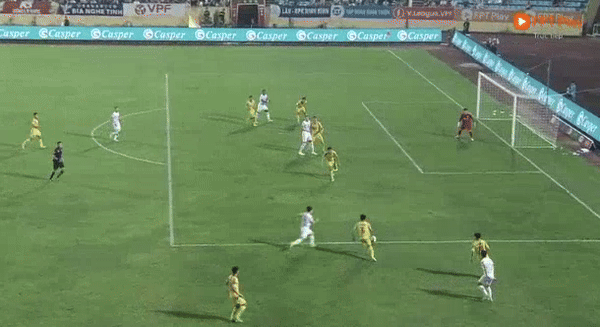 Mất điểm trước SLNA, Thép Xanh Nam Định bị Bình Định áp sát ảnh 22