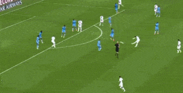 Cú sút xa trái phá của Messi