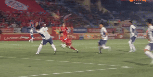 Đè bẹp SHB Đà Nẵng, Thể Công Viettel phả hơi nóng vào cuộc đua vô địch ảnh 2 Đè bẹp SHB Đà Nẵng, Thể Công Viettel phả hơi nóng vào cuộc đua vô địch ảnh 2