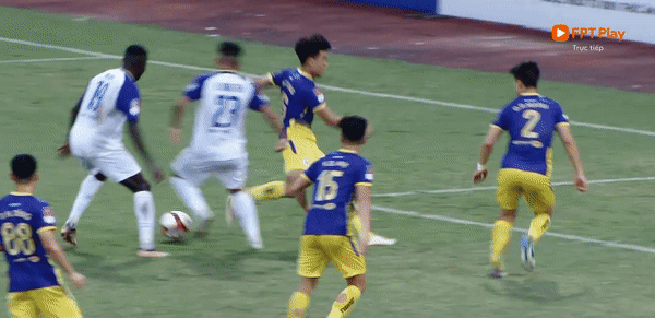 Thua SLNA trên sân nhà, CLB Hà Nội bị kìm chân trong cuộc đua vô địch ảnh 6 Thua SLNA trên sân nhà, CLB Hà Nội bị kìm chân trong cuộc đua vô địch ảnh 6