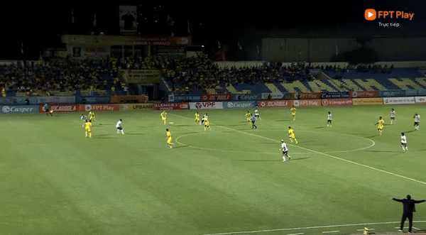 Thắng tối thiểu SHB Đà Nẵng, Đông Á Thanh Hoá tiếp tục dẫn đầu LPBank V-League ảnh 2