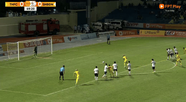 Thắng tối thiểu SHB Đà Nẵng, Đông Á Thanh Hoá tiếp tục dẫn đầu LPBank V-League ảnh 5