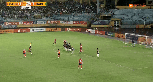 CAHN thắng ngược HAGL tại Hàng Đẫy ảnh 4