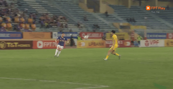 Thắng Quảng Nam, CLB Hà Nội làm nóng cuộc đua vô địch LPBank V-League ảnh 7