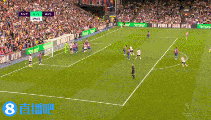 Martinelli trong pha ghi bàn mở tỷ số trận đấu Martinelli trong pha ghi bàn mở tỷ số trận đấu