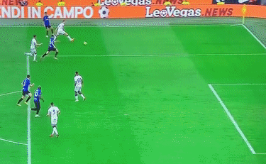 Pha hỏng ăn khó tin của Lukaku Pha hỏng ăn khó tin của Lukaku