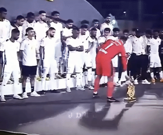 Các cầu thủ Al Ahli ăn mừng rất lạnh nhạt