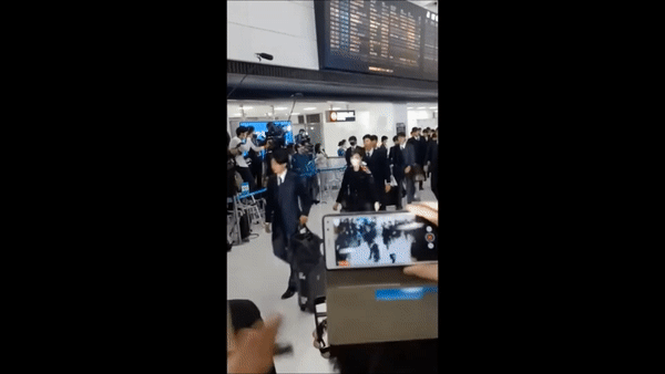 Các CĐV Nhật Bản chào đón thần tượng trở về