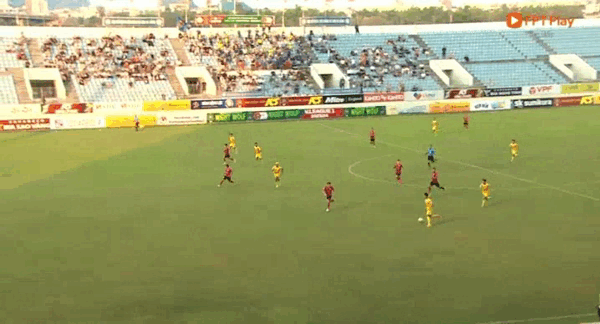 Văn Thanh nhận thẻ đỏ, CAHN thua sốc trên sân Quảng Nam ảnh 7 Văn Thanh nhận thẻ đỏ, CAHN thua sốc trên sân Quảng Nam ảnh 7