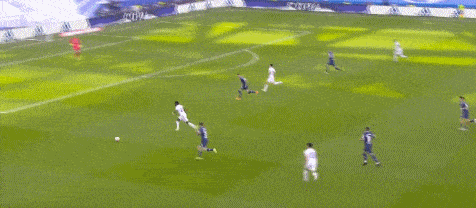 Benzema trong tình huống ấn định tỷ số 4-0 Benzema trong tình huống ấn định tỷ số 4-0