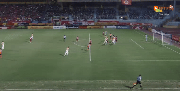 Giúp CAHN đánh bại TP HCM 2-0, HLV Kiatisuk có màn ra mắt thành công ảnh 8 Giúp CAHN đánh bại TP HCM 2-0, HLV Kiatisuk có màn ra mắt thành công ảnh 8