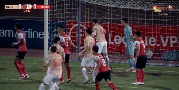 Giúp CAHN đánh bại TP HCM 2-0, HLV Kiatisuk có màn ra mắt thành công ảnh 10 Giúp CAHN đánh bại TP HCM 2-0, HLV Kiatisuk có màn ra mắt thành công ảnh 10