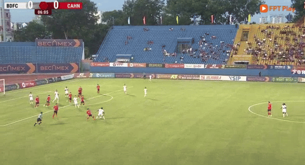 CAHN đại bại trước Becamex Bình Dương sau ngày chia tay HLV Kiatisuk ảnh 6 CAHN đại bại trước Becamex Bình Dương sau ngày chia tay HLV Kiatisuk ảnh 6