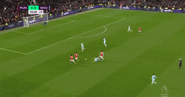 Bàn thắng làm nổ tung cầu trường Old Trafford