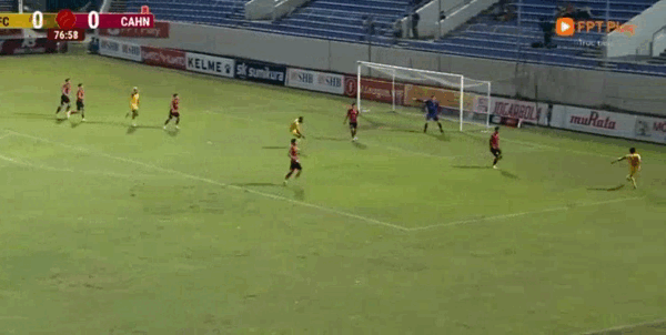 Văn Thanh nhận thẻ đỏ, CAHN thua sốc trên sân Quảng Nam ảnh 10 Văn Thanh nhận thẻ đỏ, CAHN thua sốc trên sân Quảng Nam ảnh 10