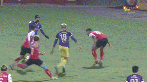 Văn Quyết và đồng đội hưởng niềm vui thắng trận trước CLB TP.HCM sau 3 trận toàn hòa và thua ảnh 13