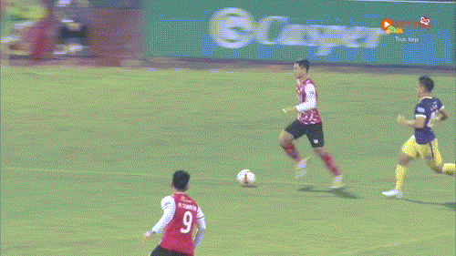 Văn Quyết và đồng đội hưởng niềm vui thắng trận trước CLB TP.HCM sau 3 trận toàn hòa và thua ảnh 30