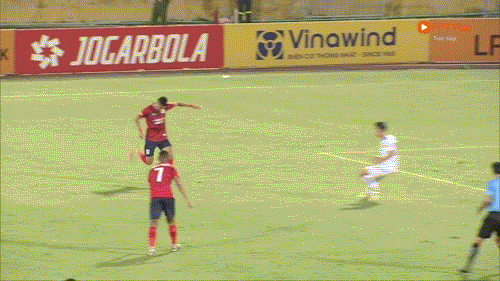 CAHN đánh rơi chiến thắng ở phút bù giờ ảnh 8