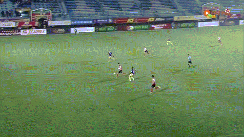 Văn Quyết và đồng đội hưởng niềm vui thắng trận trước CLB TP.HCM sau 3 trận toàn hòa và thua ảnh 54