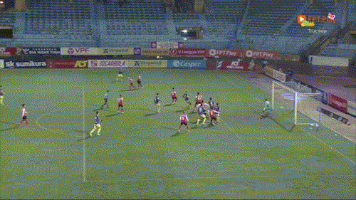 Văn Quyết và đồng đội hưởng niềm vui thắng trận trước CLB TP.HCM sau 3 trận toàn hòa và thua ảnh 21