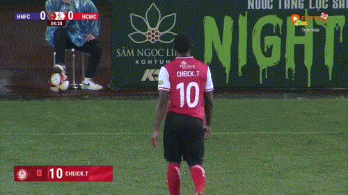 Văn Quyết và đồng đội hưởng niềm vui thắng trận trước CLB TP.HCM sau 3 trận toàn hòa và thua ảnh 10