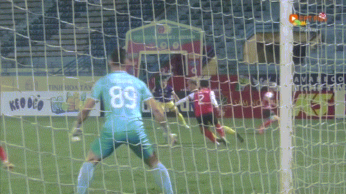 Văn Quyết và đồng đội hưởng niềm vui thắng trận trước CLB TP.HCM sau 3 trận toàn hòa và thua ảnh 12