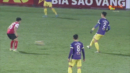 Văn Quyết và đồng đội hưởng niềm vui thắng trận trước CLB TP.HCM sau 3 trận toàn hòa và thua ảnh 40