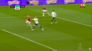 Ronaldo lập kỷ lục trước Spurs, MU bắt đầu chiến dịch 'cứu thầy'