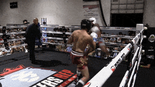 Con trai huyền thoại UFC tung 'đảo sơn cước', hạ knock-out đối thủ sau 8 giây