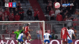 Lewandowski lập hat-trick, chạm mốc 300 bàn thắng cho Bayern Munich