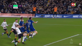 Thủ môn Everton hóa 'Người nhện', Chelsea bị Man City bỏ xa