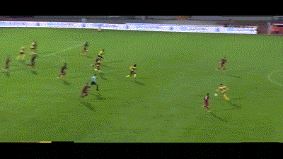 Tình huống Quang Hải làm mất bóng nguy hiểm phút 90+1. Tình huống Quang Hải làm mất bóng nguy hiểm phút 90+1.