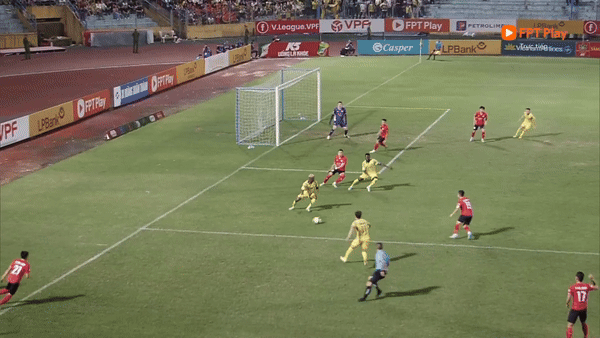 Quang Hải lập siêu phẩm đá phạt, CLB Công an Hà Nội thắng dễ SLNA ảnh 5