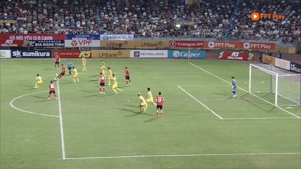 Quang Hải lập siêu phẩm đá phạt, CLB Công an Hà Nội thắng dễ SLNA ảnh 8