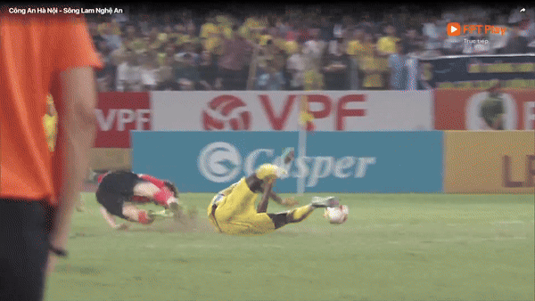 Quang Hải lập siêu phẩm đá phạt, CLB Công an Hà Nội thắng dễ SLNA ảnh 16