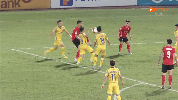 Quang Hải lập siêu phẩm đá phạt, CLB Công an Hà Nội thắng dễ SLNA ảnh 7