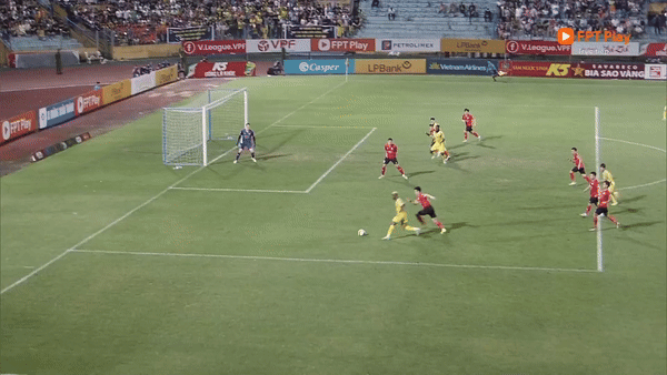 Quang Hải lập siêu phẩm đá phạt, CLB Công an Hà Nội thắng dễ SLNA ảnh 6
